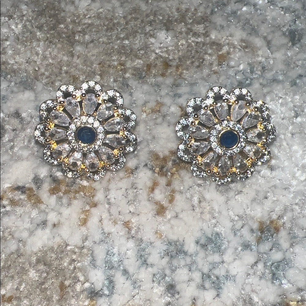 ‼️ Silver and Gold Floral Earrings ‼️